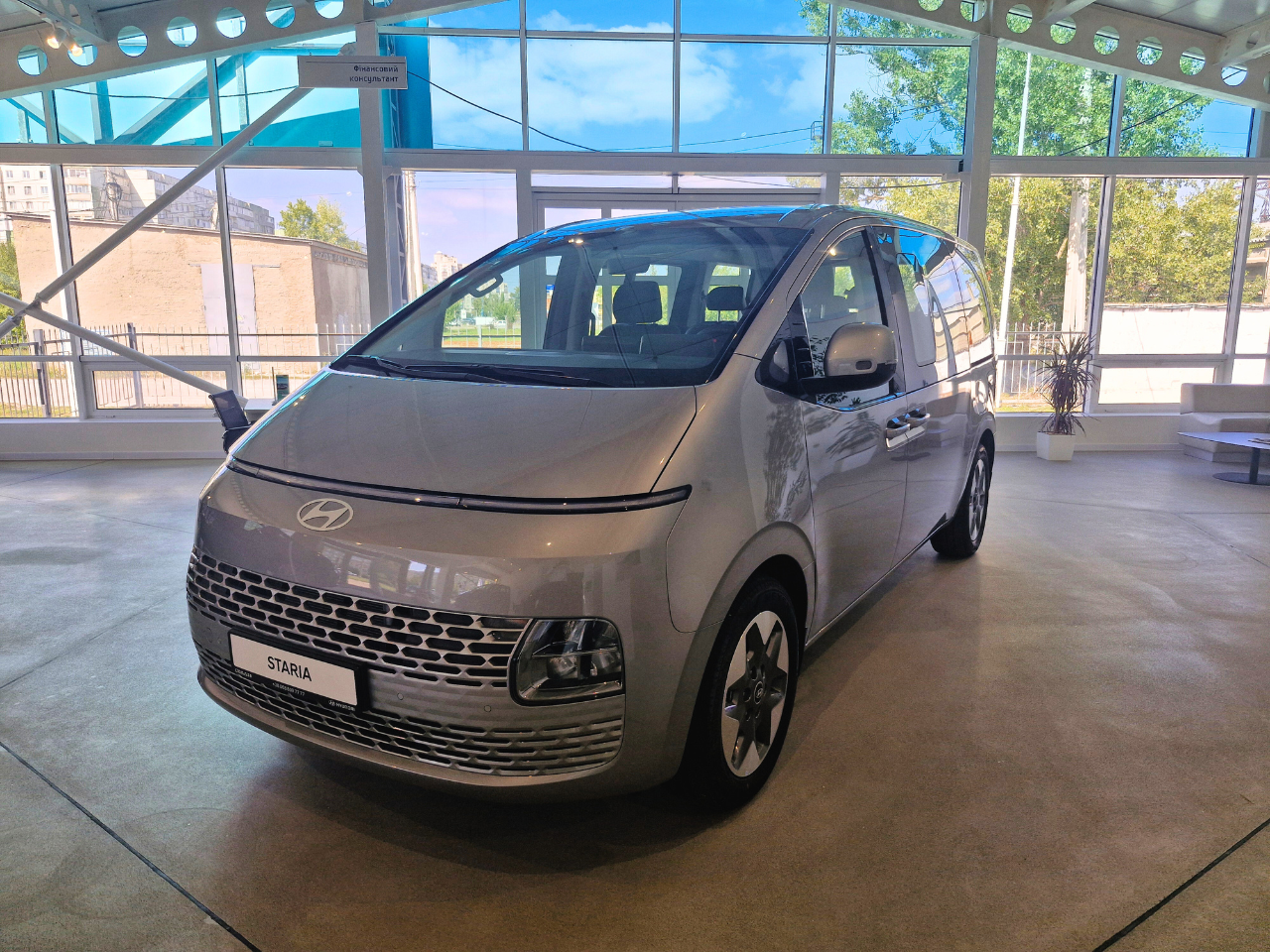 Hyundai Staria Business Plus